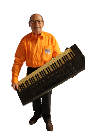 Charly an den schw. Tasten